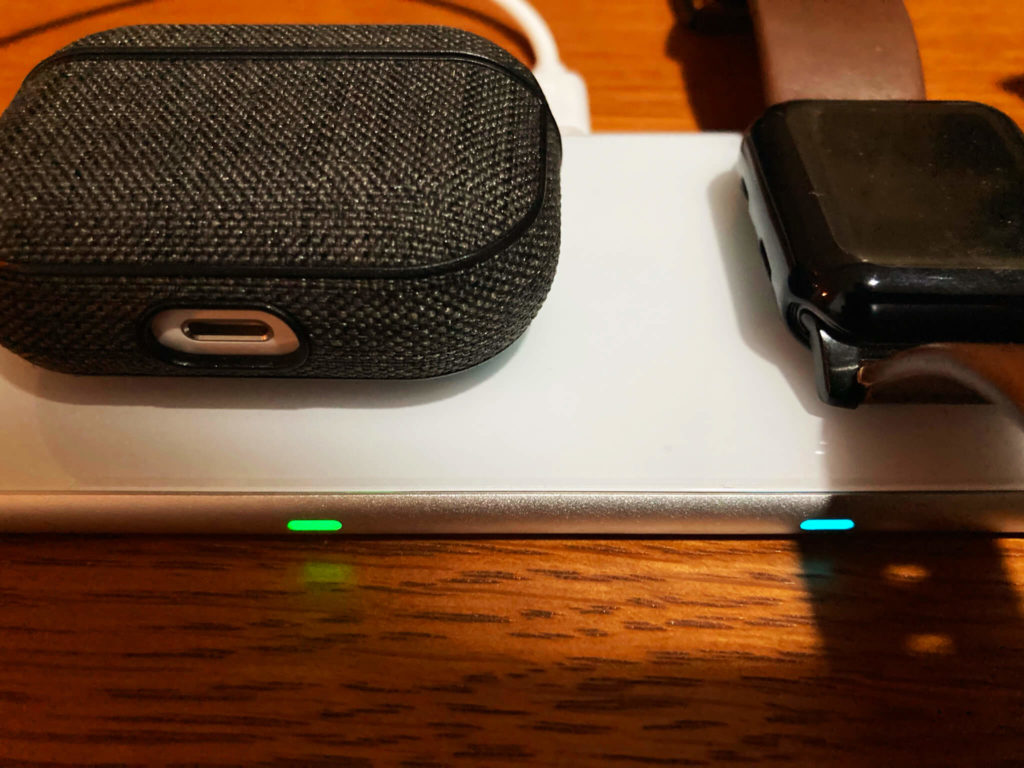 卓上ワイヤレス充電器 Aouevyo 給電中 ライト