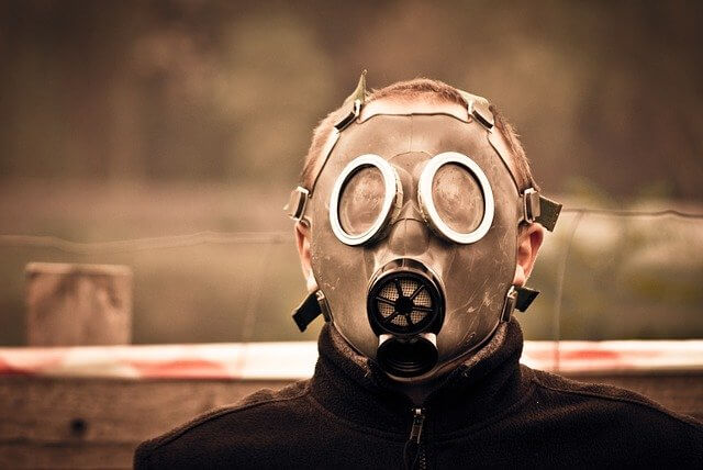 医療 看護 介護 無料 写真 イラスト 素材 ウイルス バイ菌 コロナ COVID 19 ガスマスク 息苦しい Gas mask heavy