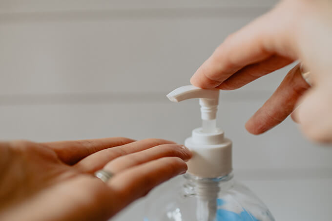 医療 看護 介護 無料 写真 イラスト 素材 ウイルス バイ菌 コロナ COVID 19 手指消毒剤 Hand sanitizer
